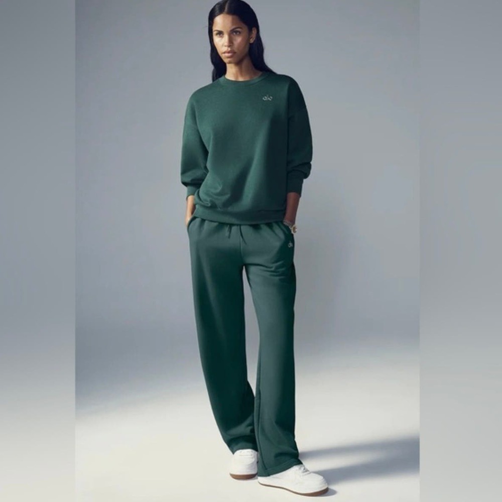 Alo Yoga Accolade Straight Leg Sweatpant in Midnight Green Size XS